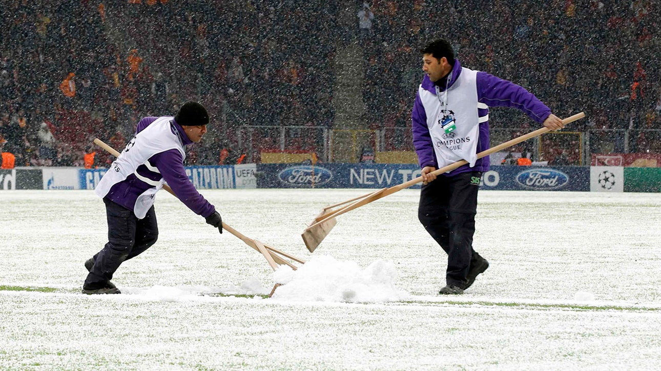Time Lapse: Galatasaray vs Juve snow removal
