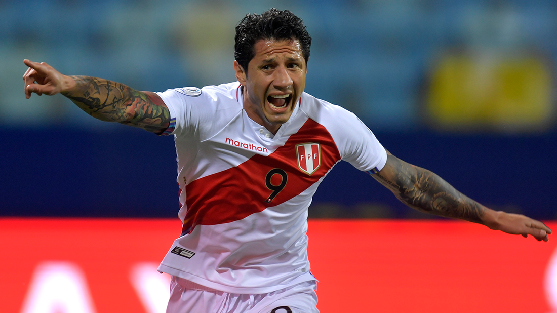Gianluca Lapadula redirects cross from Andre Carrillo, Peru ties it 1-1 vs. Paraguay