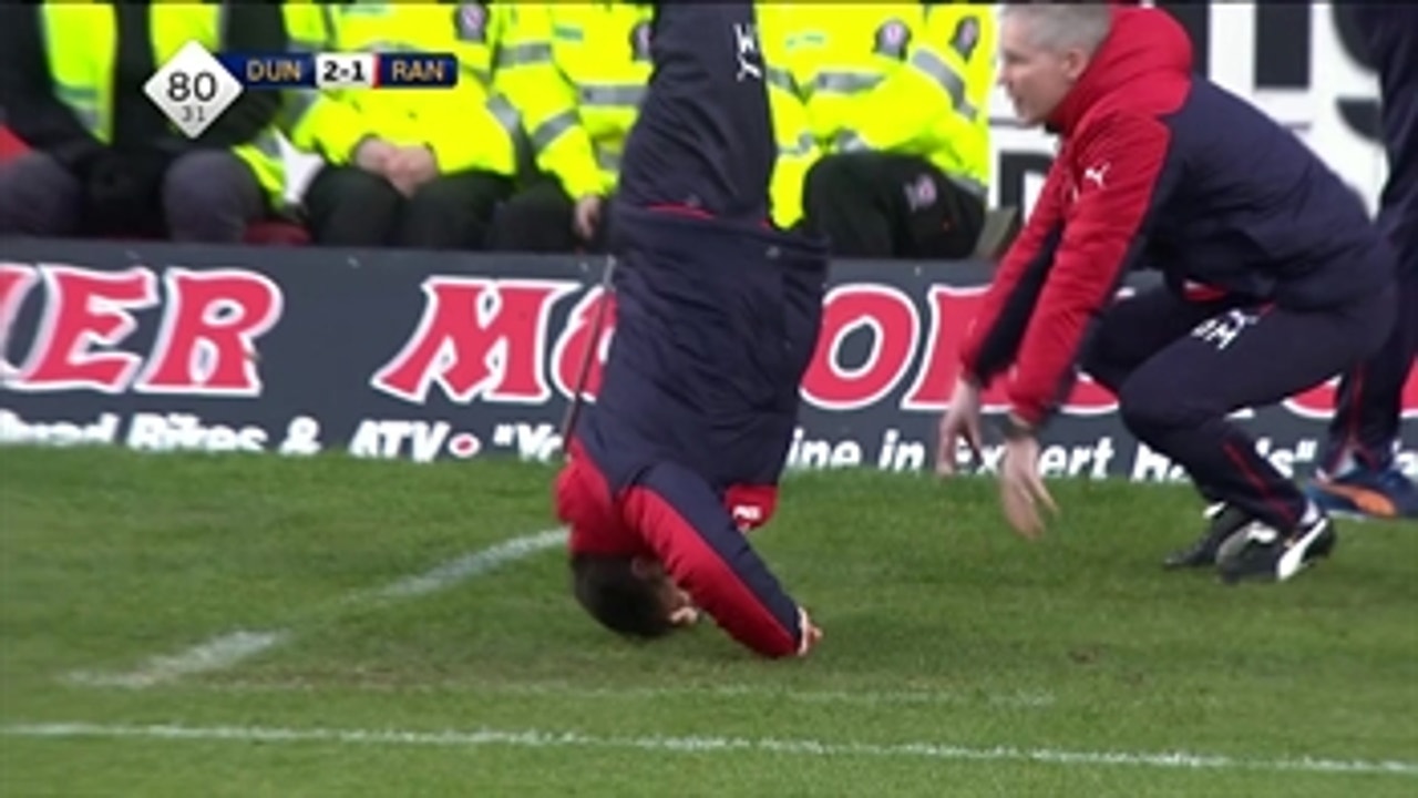 Rangers manager does headstand after missed chance ' 2016-17 Scottish Premiership Highlights