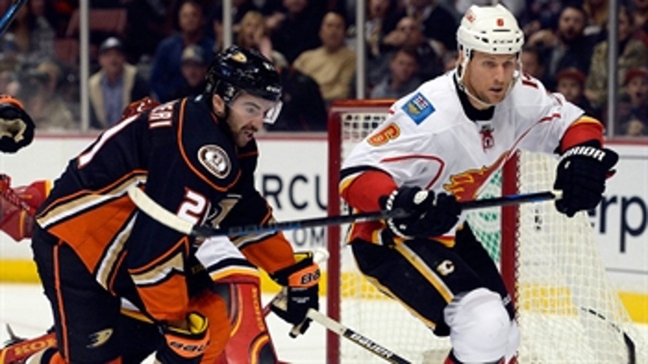 Ducks hold off Flames' rally for 3-2 win
