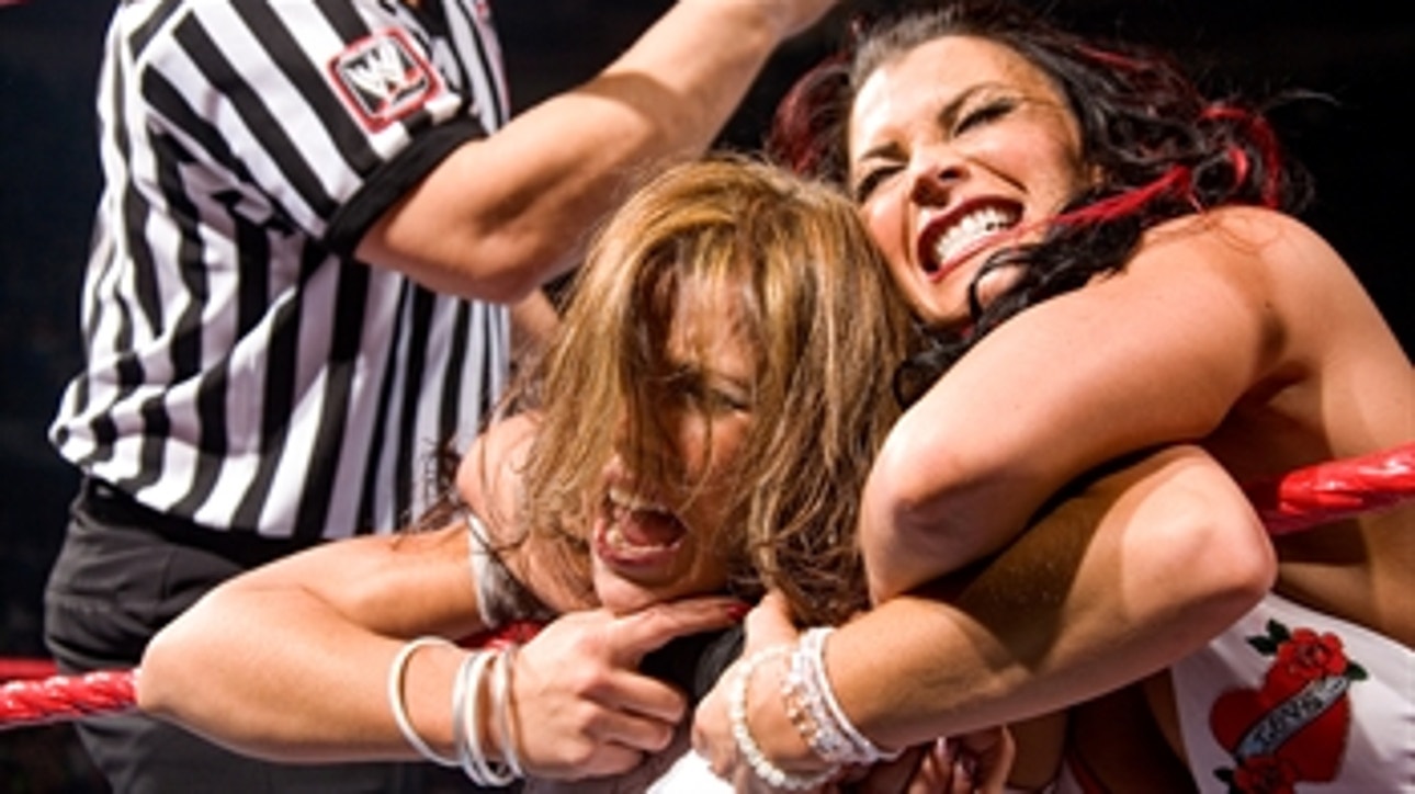 Mickie James vs. Victoria – WWE Women's Title Match: WWE New Year's Revolution 2007 (Full Match)