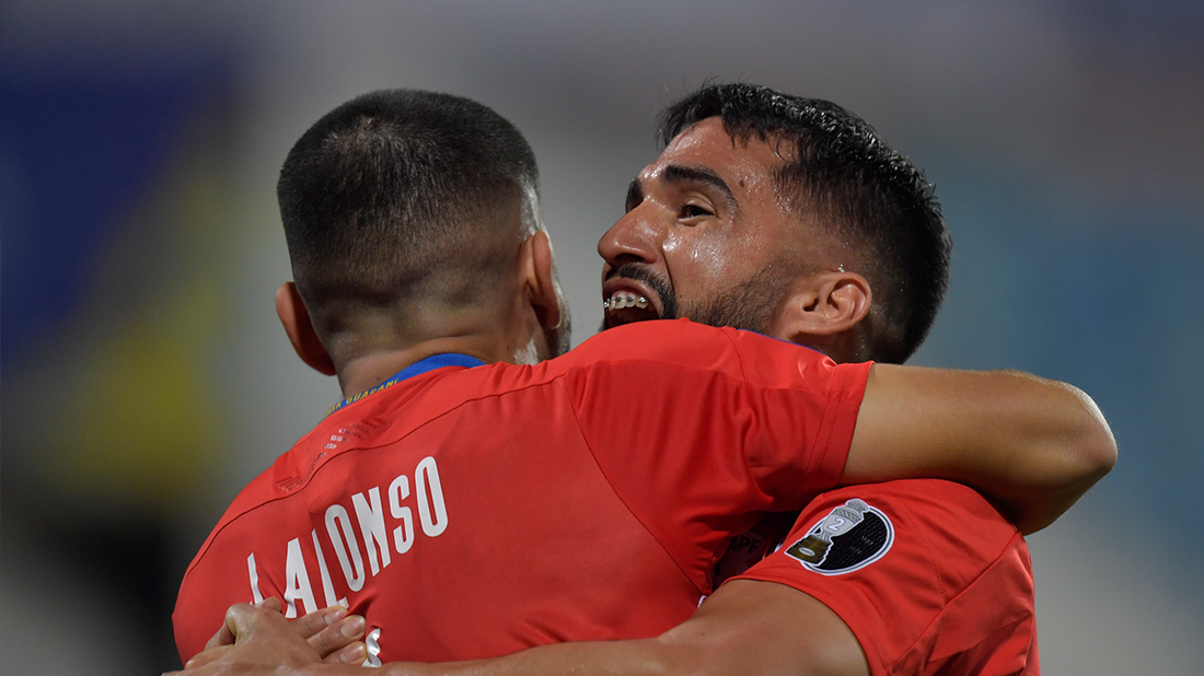 Júnior Alonso capitalizes from corner kick as Paraguay levels it 2-2 vs. Peru