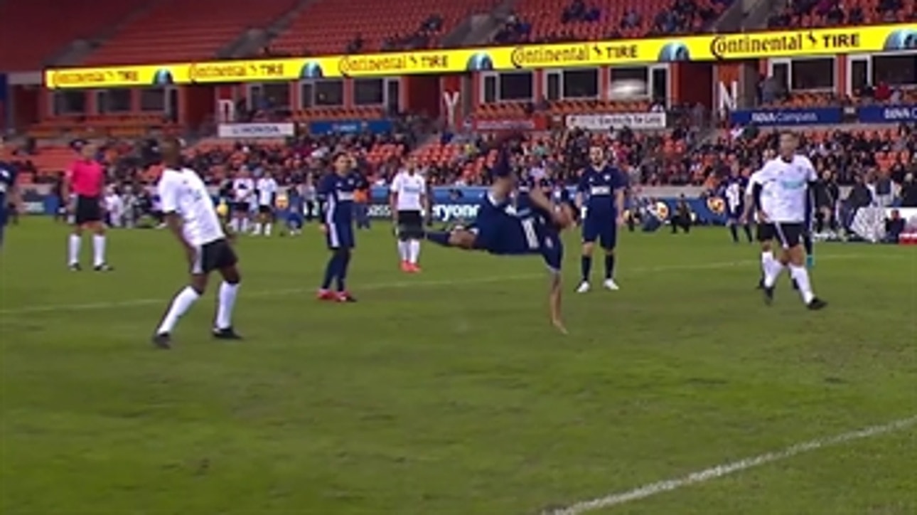 Dempsey nets bicycle kick goal for Team Holden ' Kick In For Houston