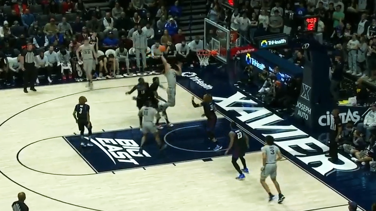 Xavier's Jack Nunge soars to the rim for a massive slam