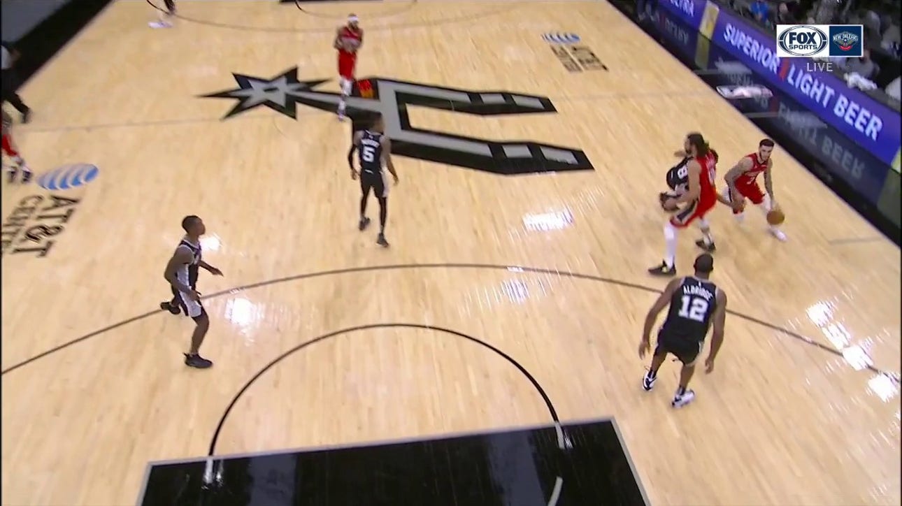 HIGHLIGHTS: Lonzo Ball with the 'Beautiful' Move to the Basket