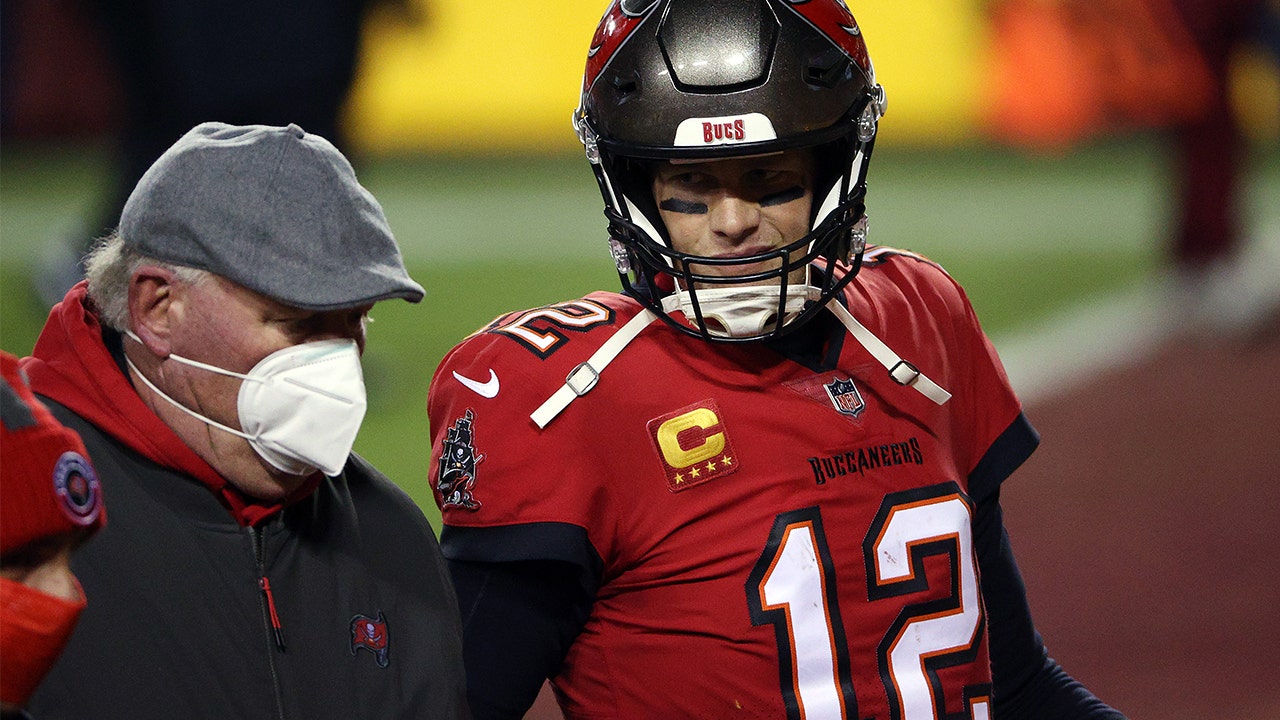 Clay Travis: Brady & Bucs playing at home will have no impact in Super Bowl LV | FOX BET LIVE