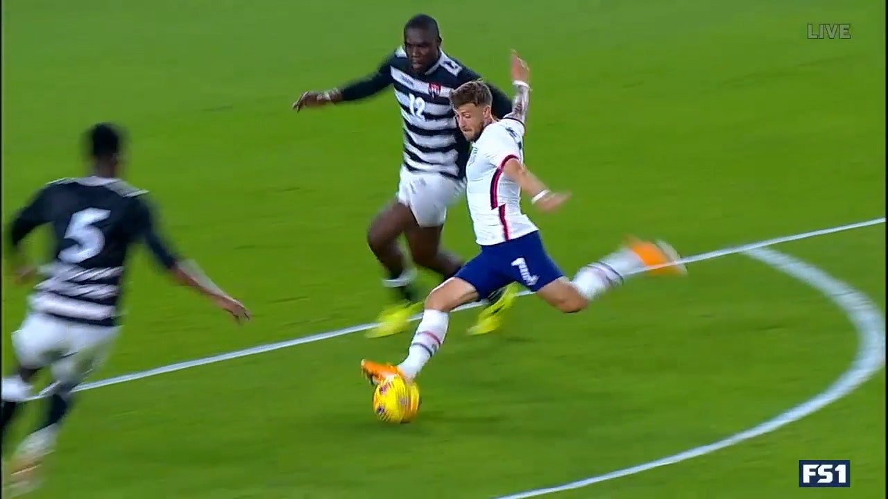 Paul Arriola nets the USMNT's fourth goal of the first half against Trinidad and Tobago