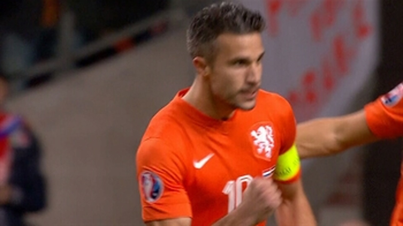 Van Persie's header gives Netherlands 1-0 lead