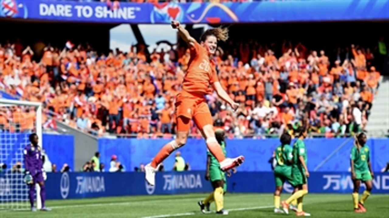 Netherlands retake the lead after Cameroon's failed clearance