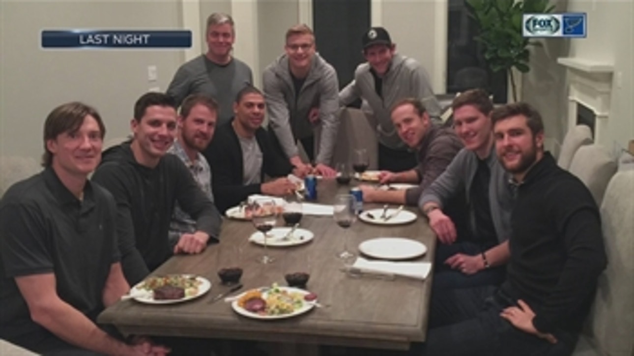 Bruins' Backes hosts former Blues teammates for dinner