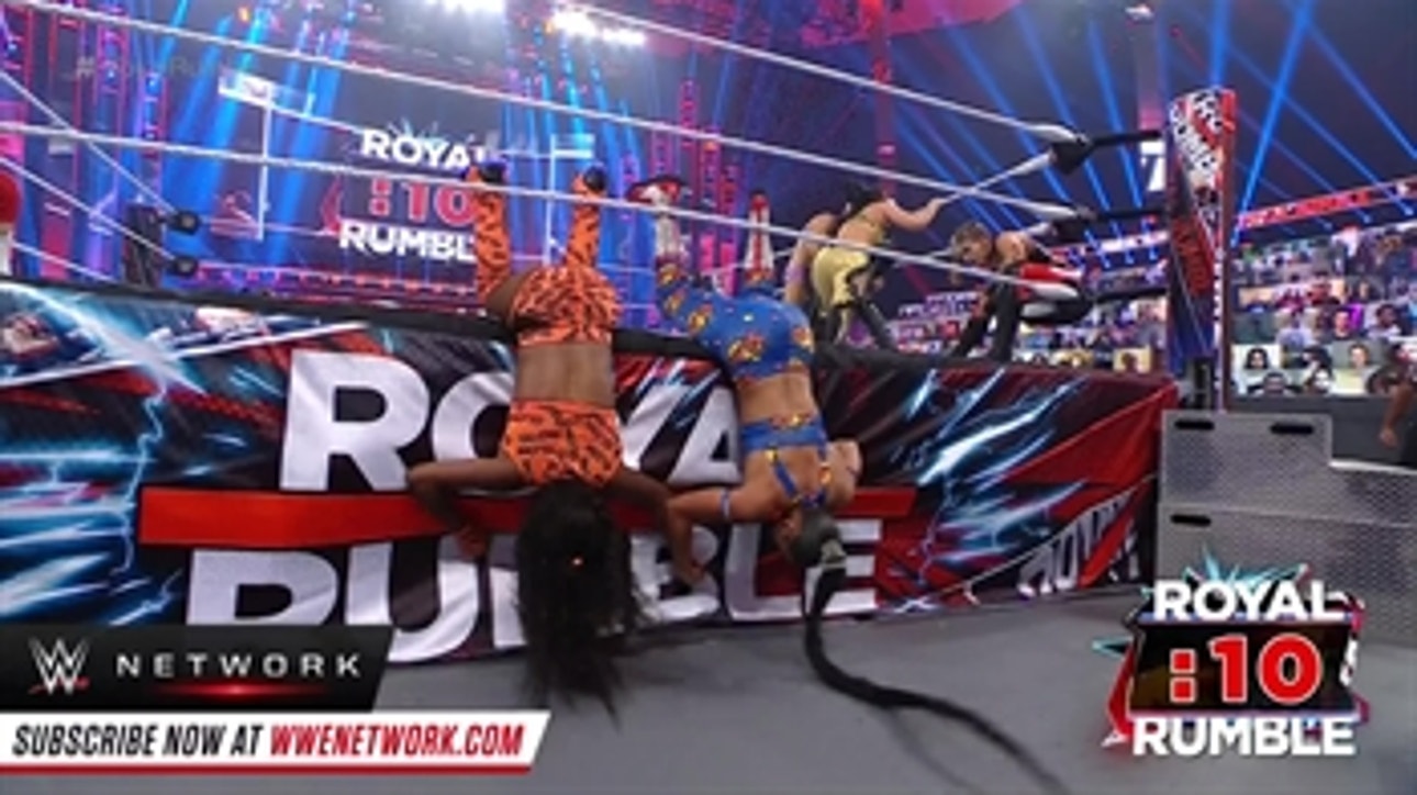 Naomi uses Bianca Belair’s hair for acrobatic save: Royal Rumble 2021 (WWE Network Exclusive)