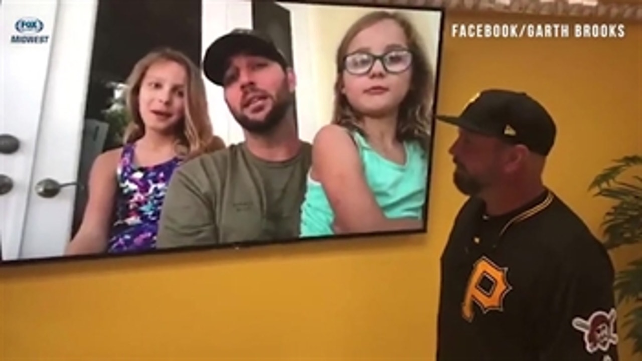 Waino recruits Garth Brooks for St. Louis charity event