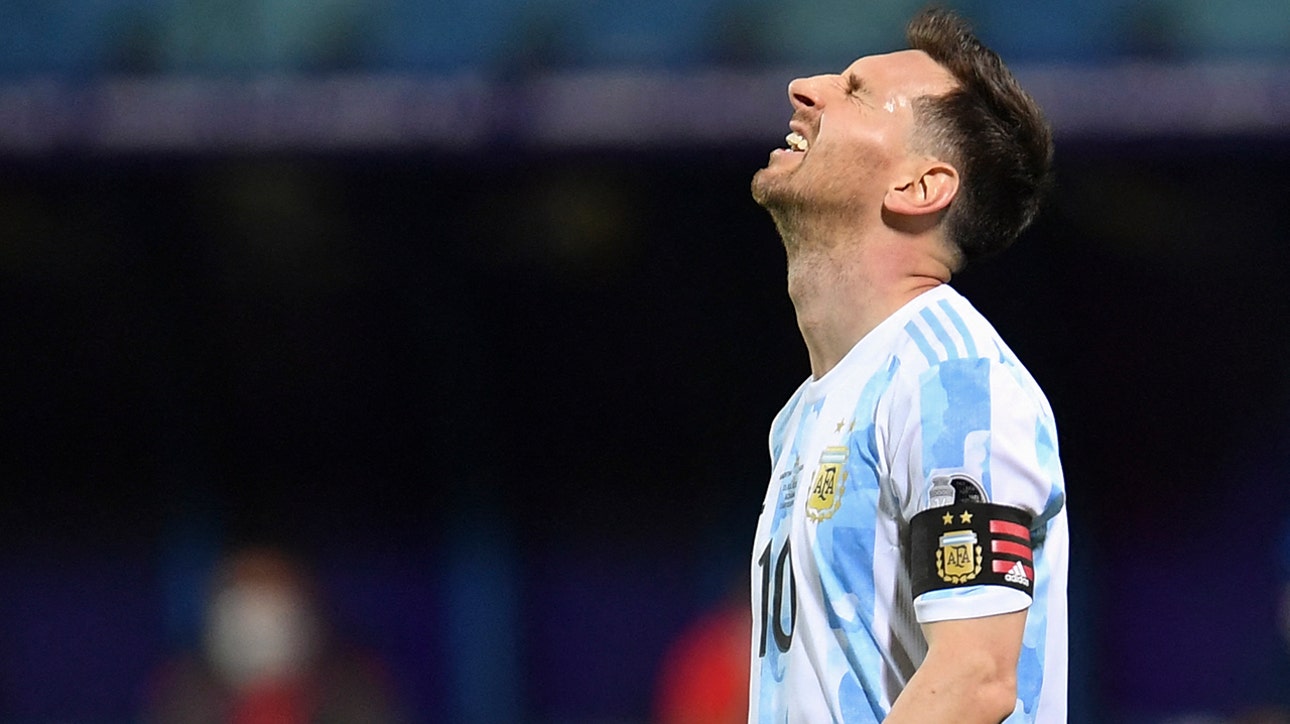 Lionel Messi puts it off the post 1 vs. 1 with goalkeeper as Ecuador, Argentina stay tied, 0-0