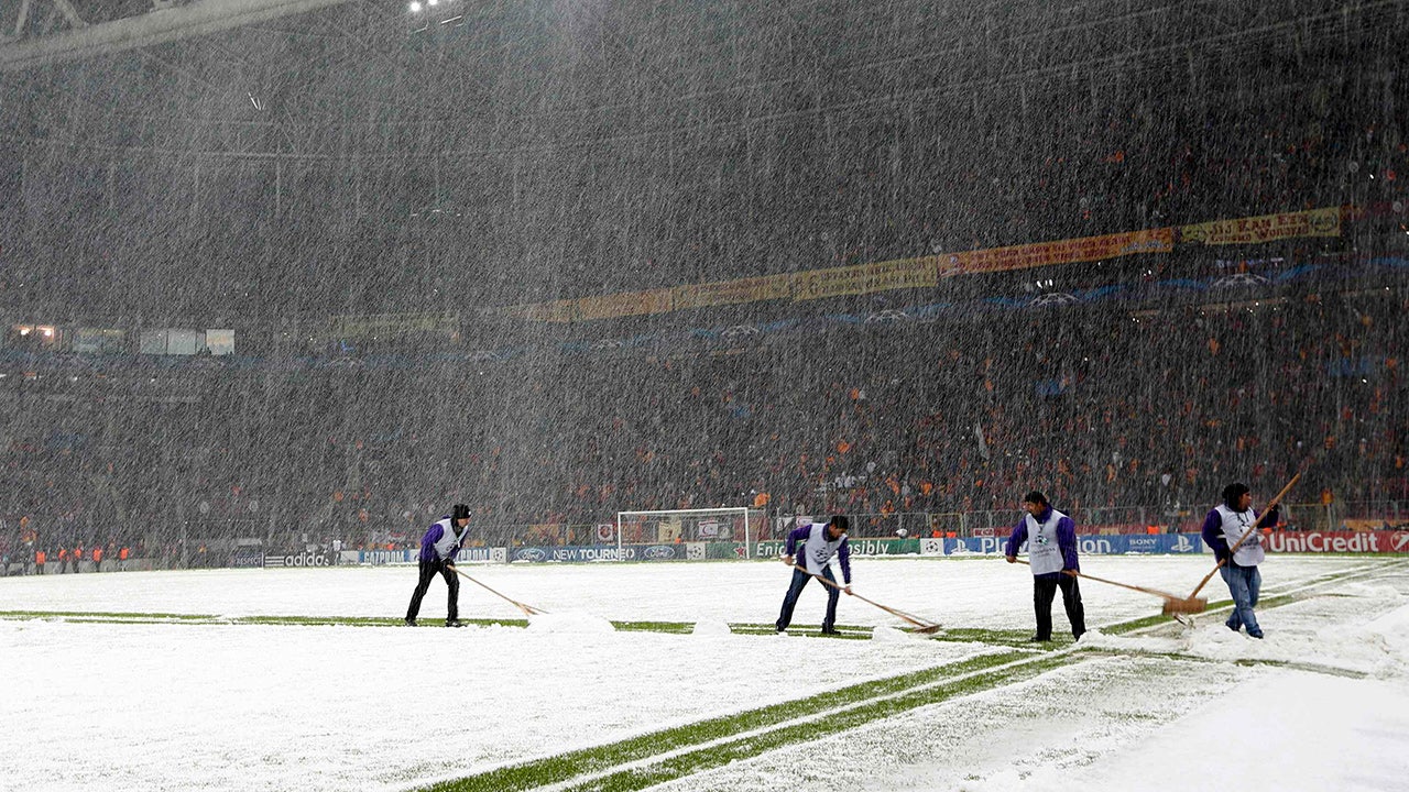 Galatasaray v Juve suspended due to weather