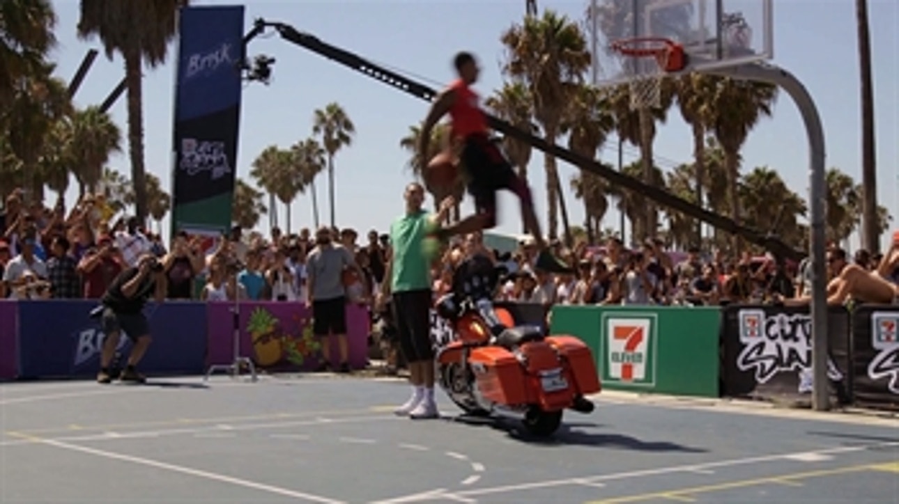 Guy Dupuy floors Zach Lavine and Julius Randle at Venice Beach dunk contest