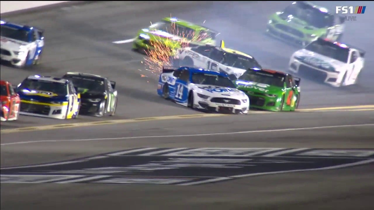 Rookie Chase Briscoe's car snaps loose collecting multiple cars in Duel #2