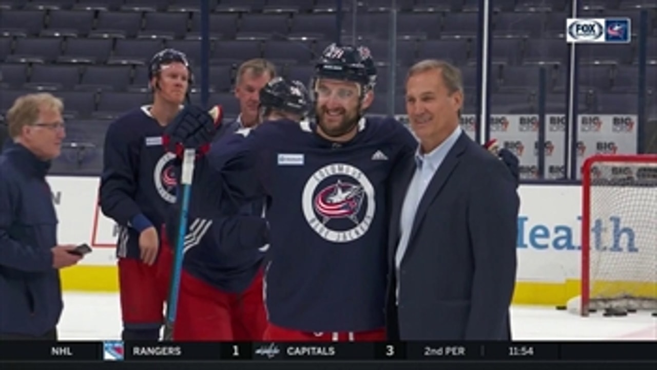 Blue Jackets bond with their fathers on Dads Trip to Chicago