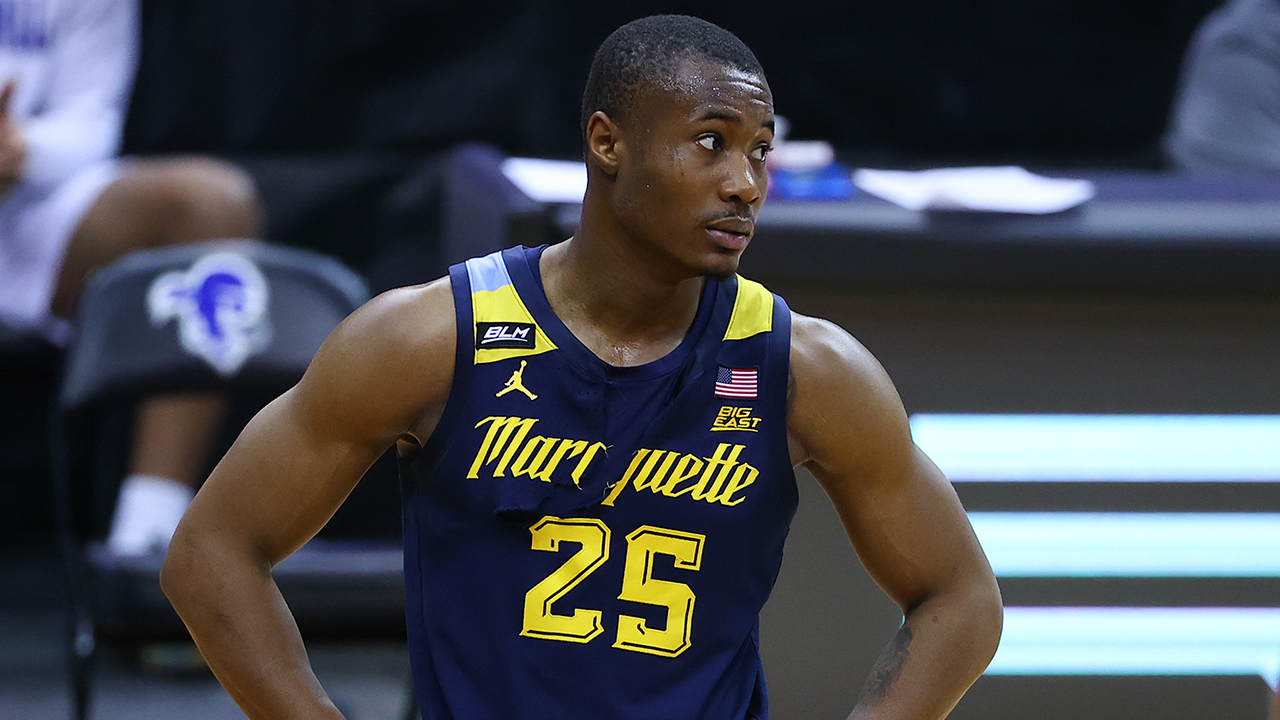 Marquette's Koby McEwen goes coast-to-coast, throws down spectacular dunk vs DePaul