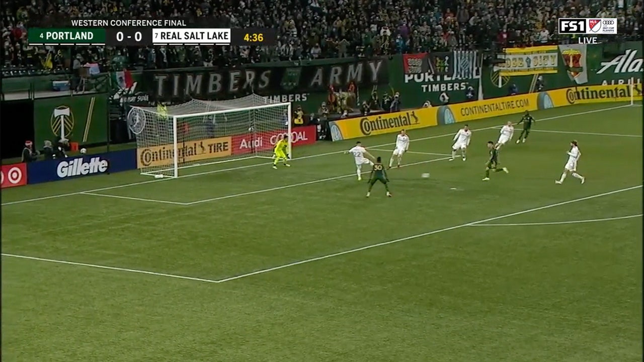 Portland Timbers' BEAUTIFUL link-up play sets up early goal for Felipe Mora