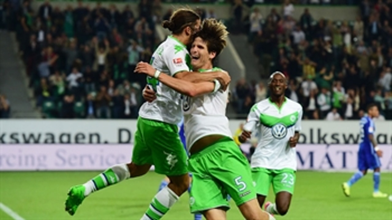 Timm Klose extends Wolfsburg lead over Schalke - 2015-16 Bundesliga Highlights