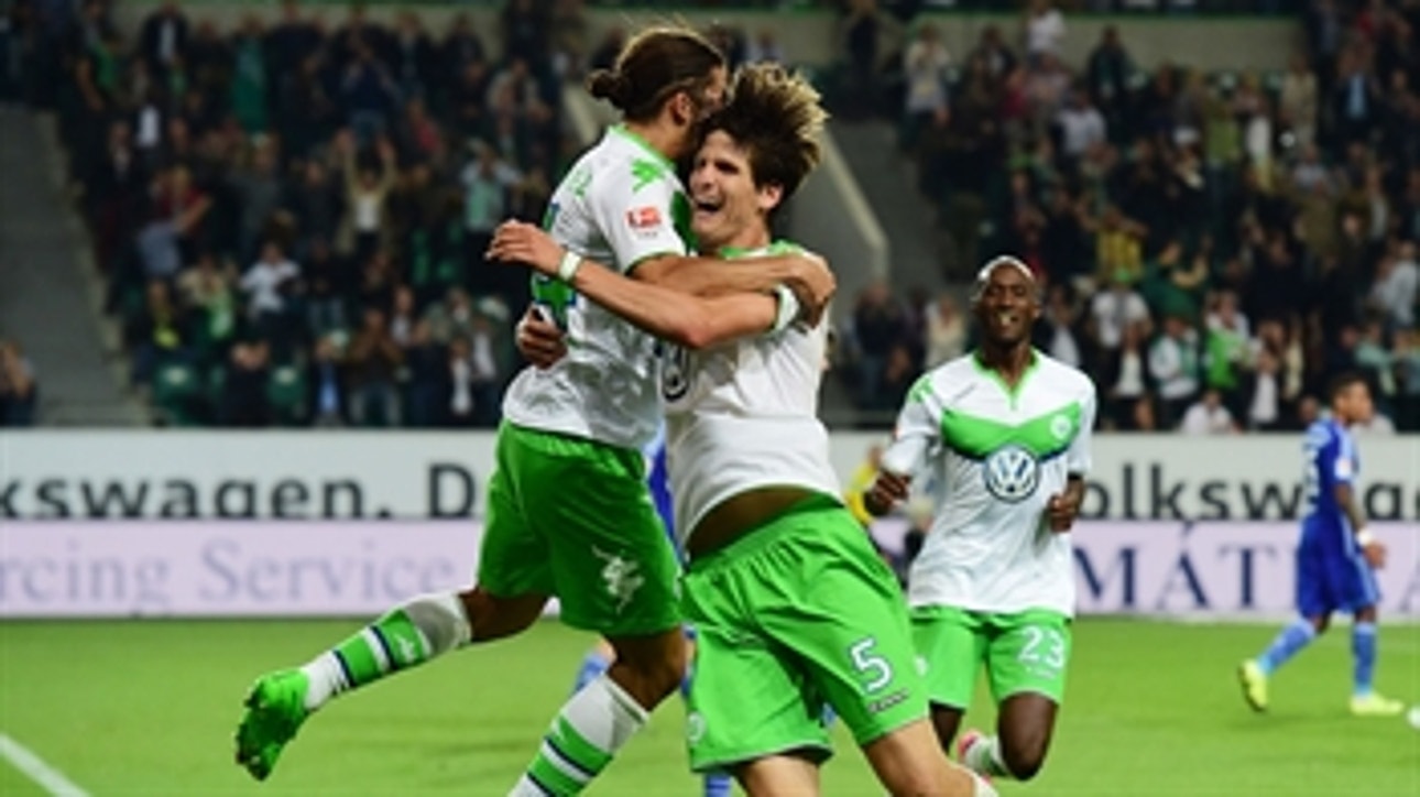 Timm Klose extends Wolfsburg lead over Schalke - 2015-16 Bundesliga Highlights