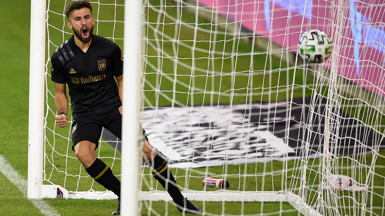 Diego Rossi scores 13th goal, LAFC clinches playoff berth in win over Dynamo, 2-1