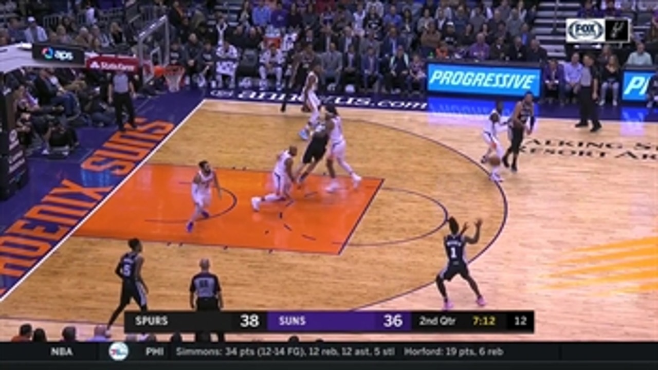 HIGHLIGHTS: Lonnie Walker hits the 3-Pointer in the 2nd Quarter