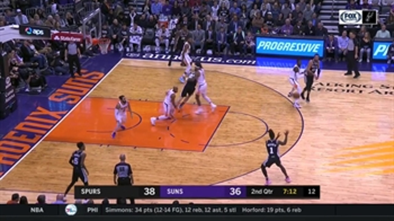 HIGHLIGHTS: Lonnie Walker hits the 3-Pointer in the 2nd Quarter