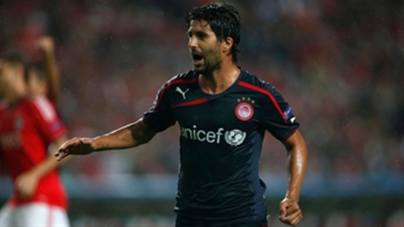 Dominguez gives Olympiakos 1-0 lead