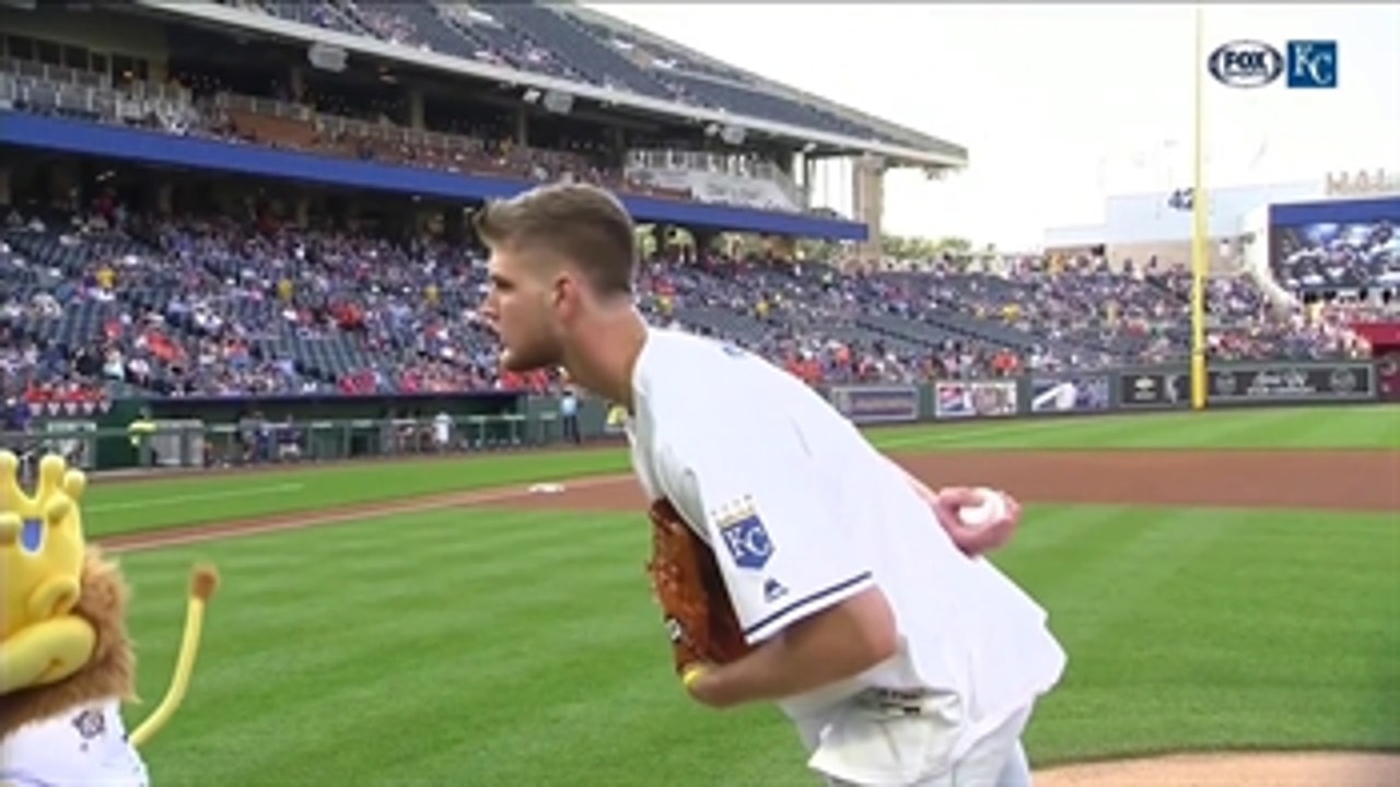 Kansas State's Dean Wade tosses first pitch at Royals game