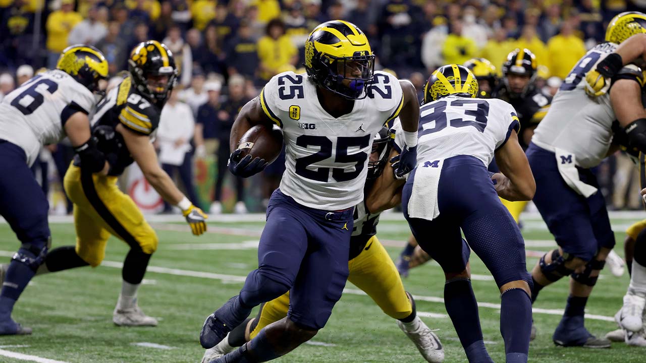 Hassan Haskins rushes for a four yard touchdown to extend Michigan's lead over Iowa, 21-3