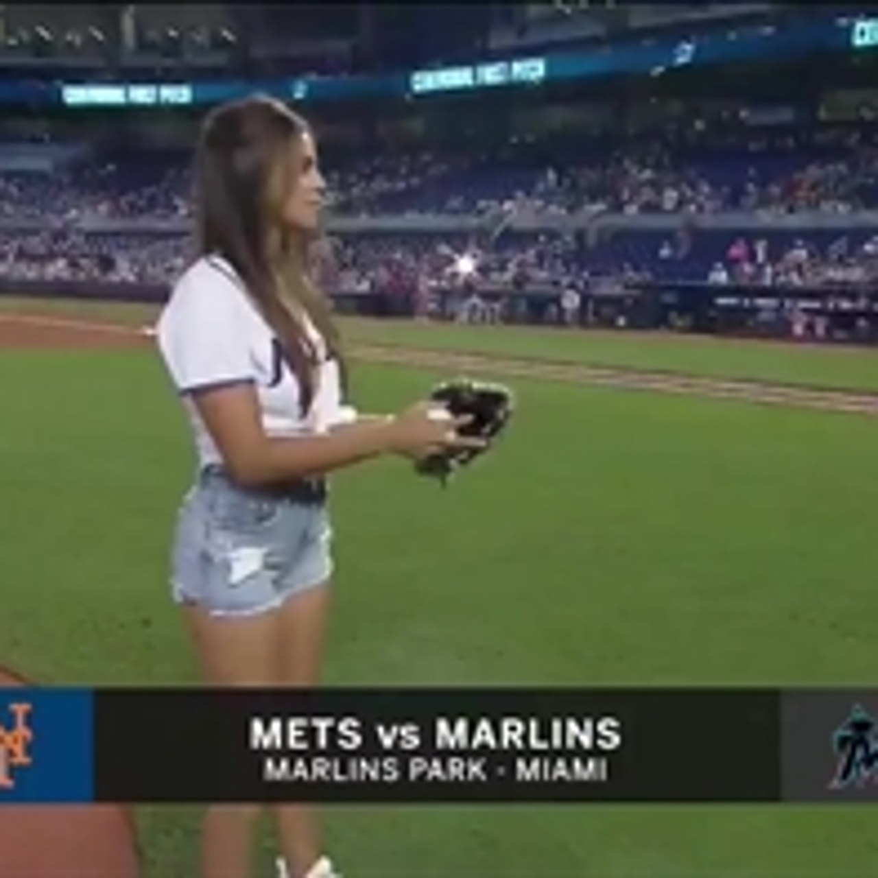 SI Swimsuit Models Throw Out First Pitch at NY Baseball Game - Parade