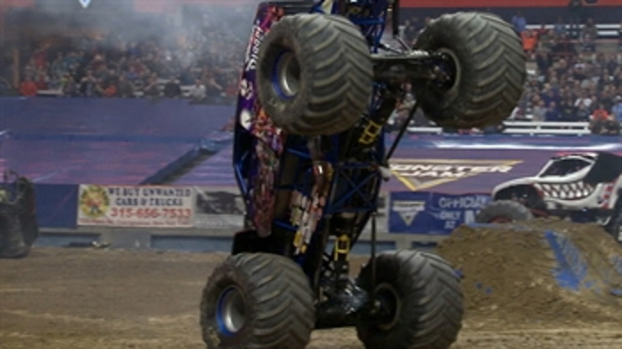 Son-uva Digger moonwalks to win Syracuse Freestyle | 2017 MONSTER JAM