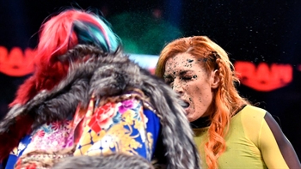 Asuka uses green mist against Becky during contract signing: Raw, Jan. 13, 2020