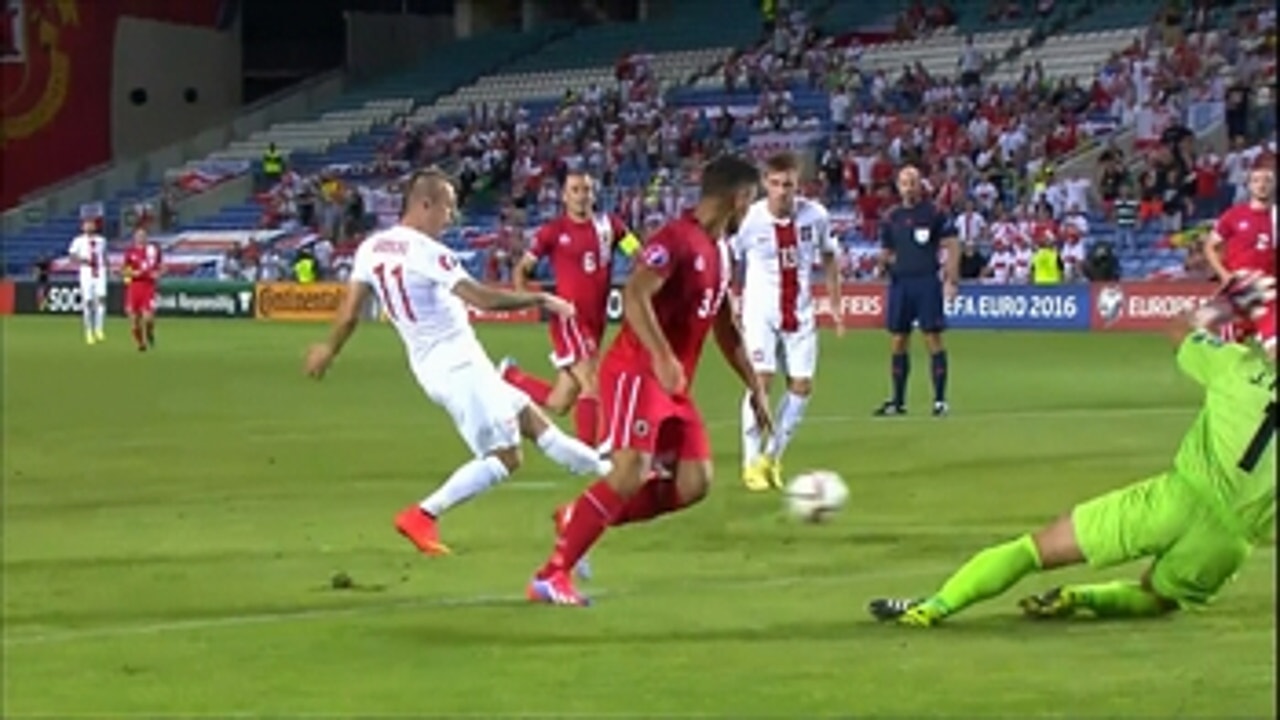 Grosicki brace makes it 2-0 for Poland