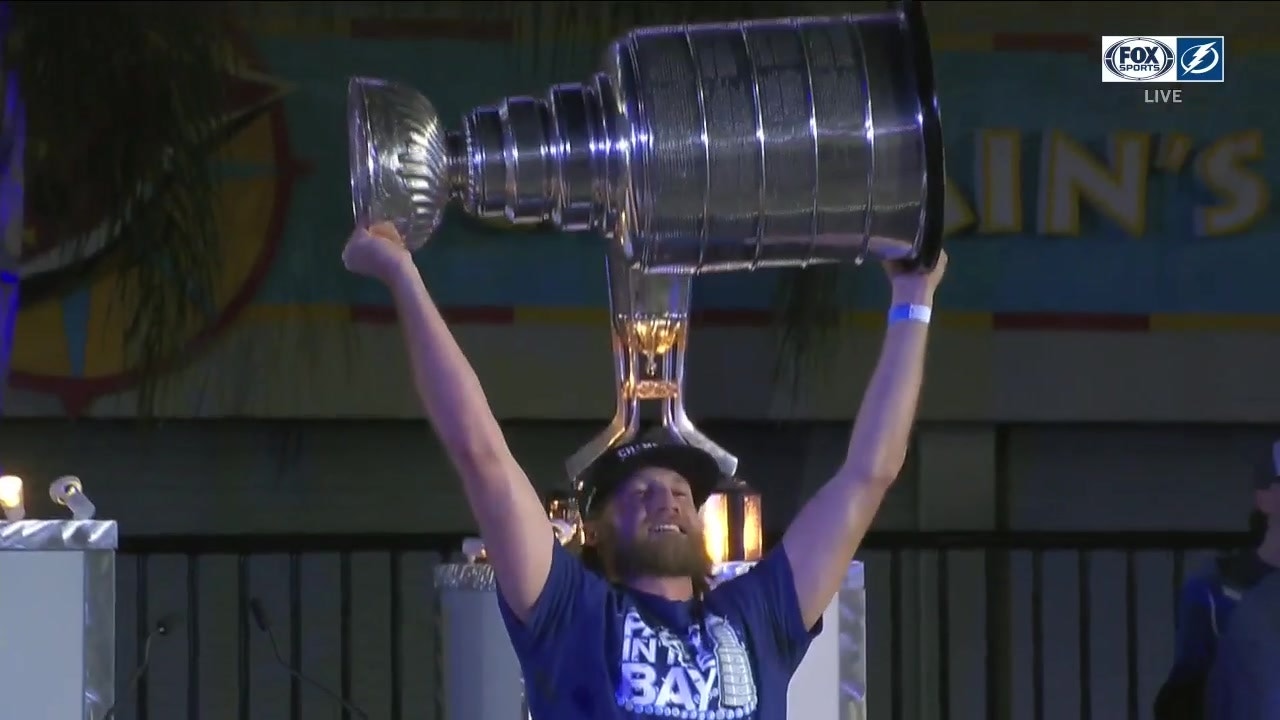 Captain is speaking: Steven Stamkos delivers speech at championship rally