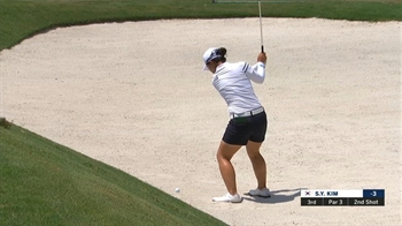 Sei Young Kim holes out from the bunker to birdie 3rd hole