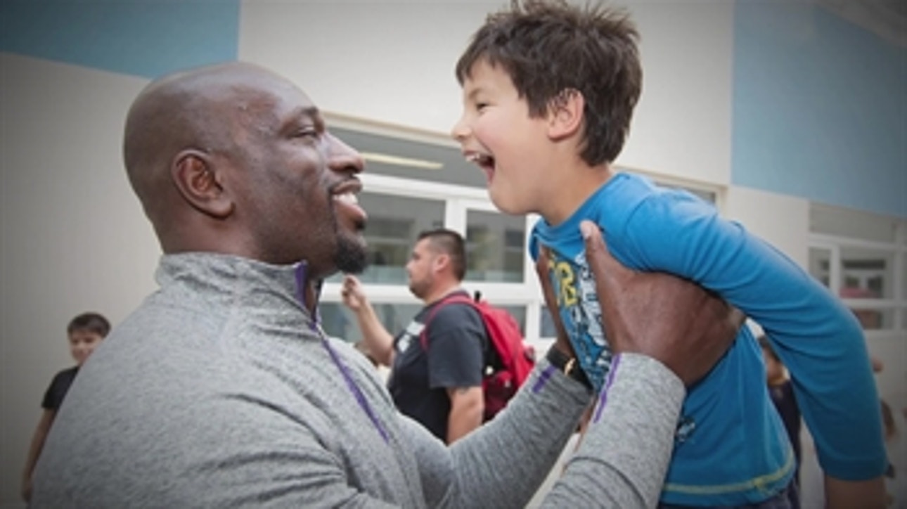 Titus O’Neil wins Sentinel Award at Cynopsis Sports Media Awards