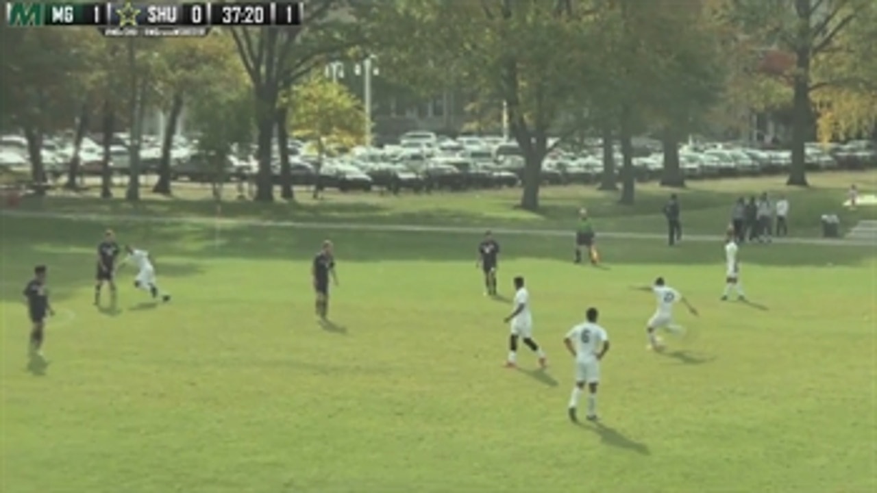 College soccer player nails long free kick with nasty shot