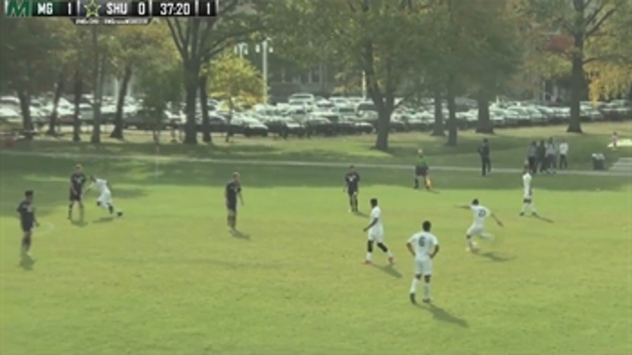 College soccer player nails long free kick with nasty shot