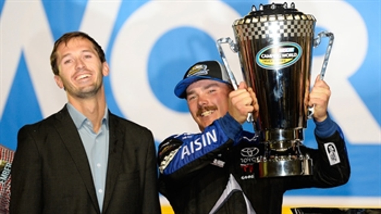 Ben Kennedy presents Brett Moffitt with the 2018 Truck Series championship trophy ' FOX NASCAR