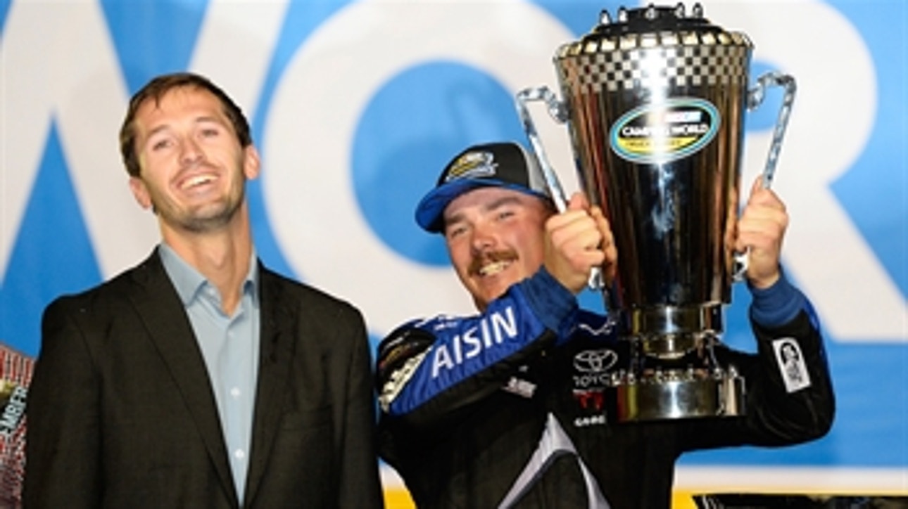 Ben Kennedy presents Brett Moffitt with the 2018 Truck Series championship trophy ' FOX NASCAR