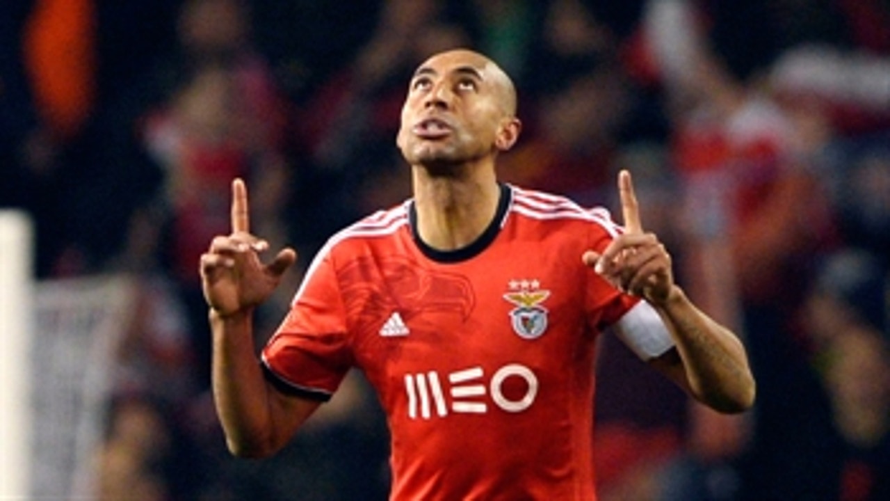 Luisao header makes it 2-0 against Spurs