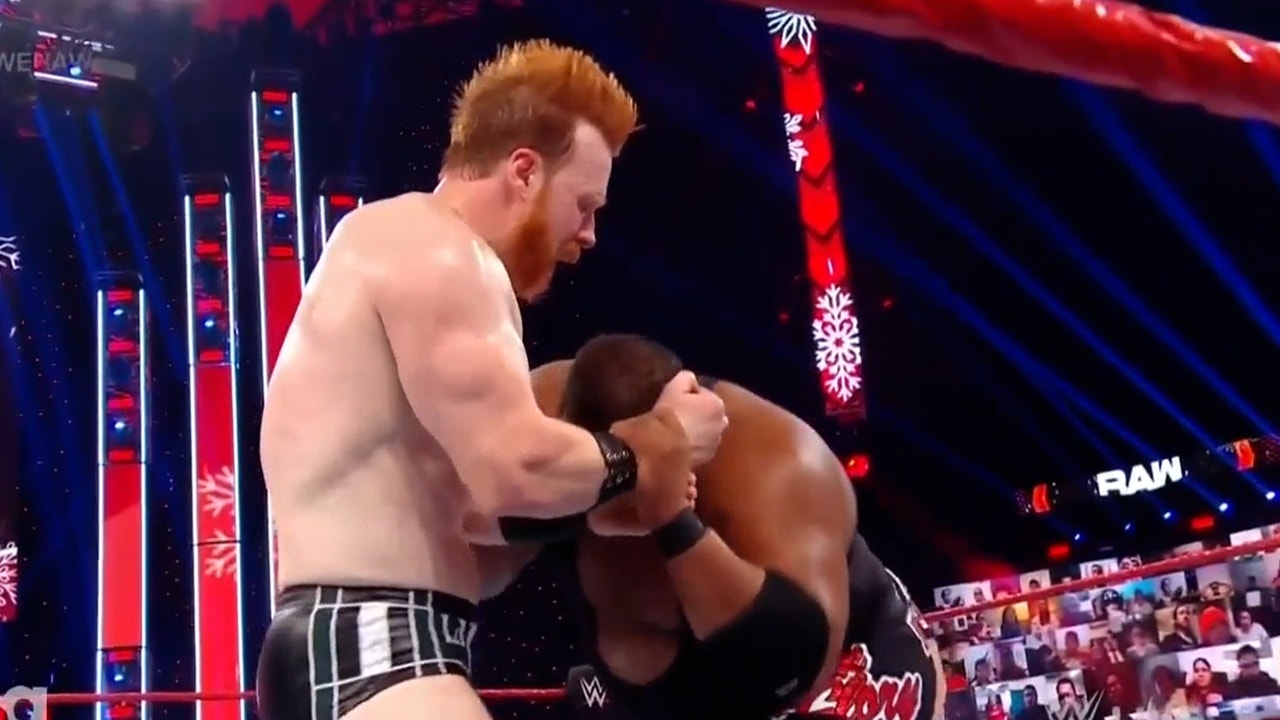 Drew McIntyre commentates as Sheamus and Lee lock horns