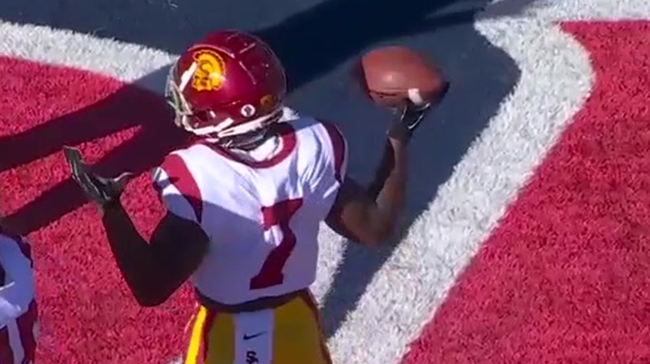 USC's Stephen Carr finishes what he started with TD to up Trojans' lead over Wildcats, 17-10