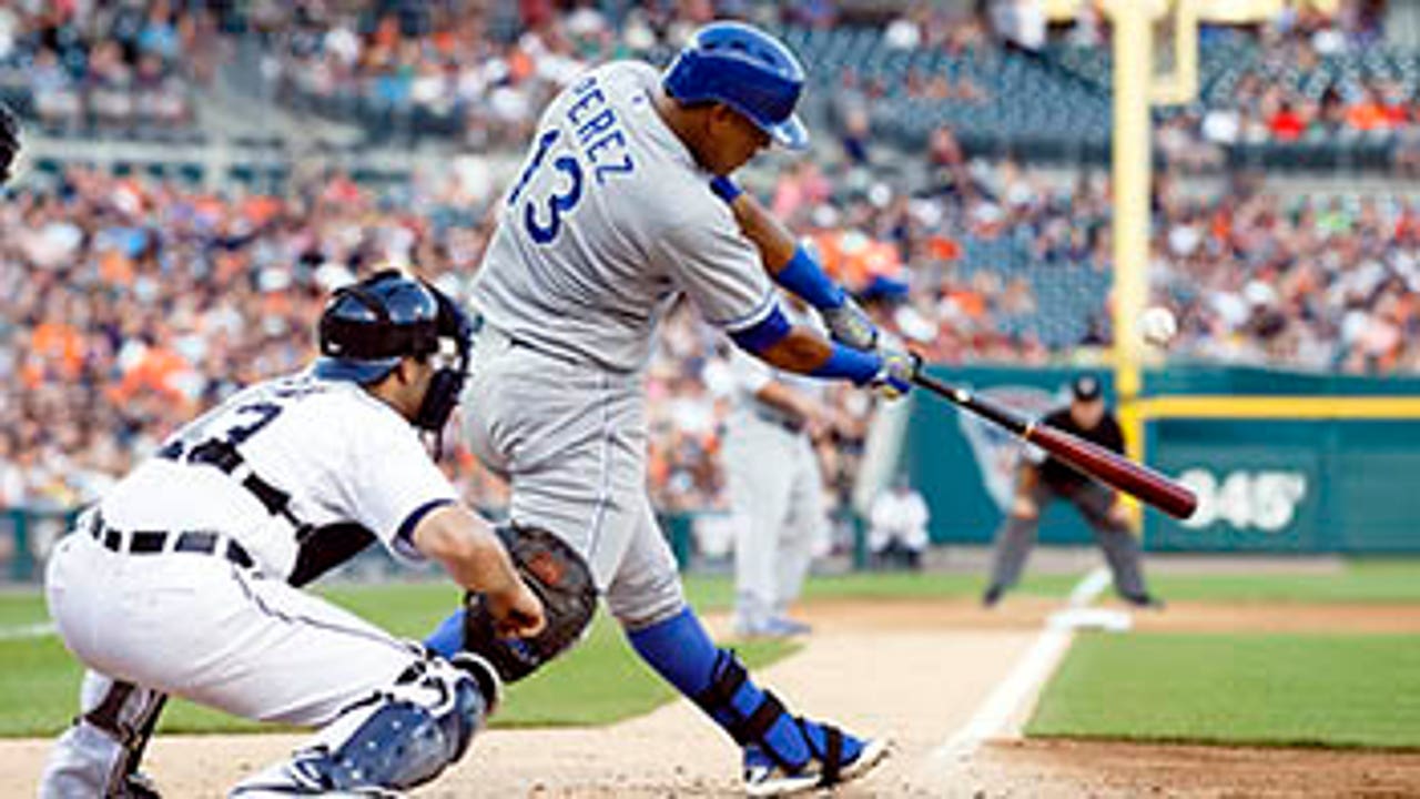 Royals leapfrog Tigers with 9th straight win