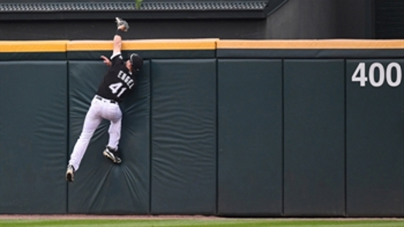 Adam Engel slams into the wall on this miraculous, leaping grab to steal a homer away from Austin Jackson