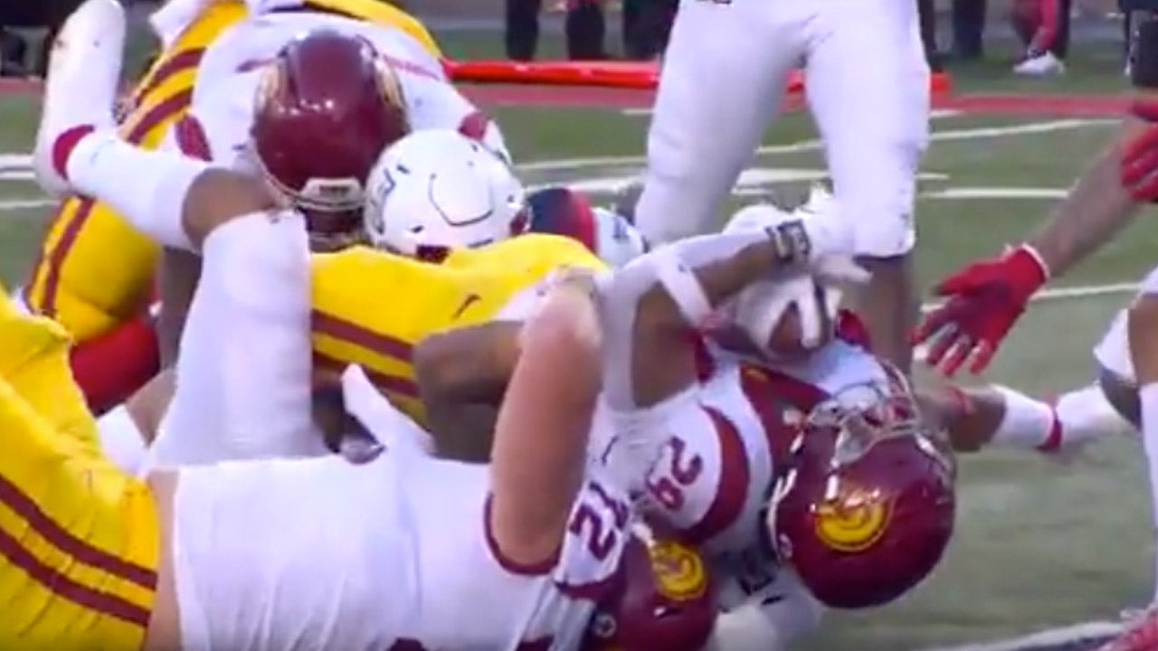 USC's Vavae Malepeai fights his way in for late, game-winning touchdown vs. Arizona