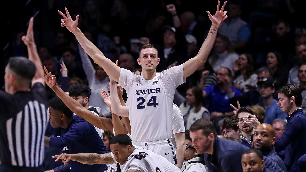 Jack Nunge delivers a monster game to help No. 25 Xavier edge past No. 24 UConn, 74-68