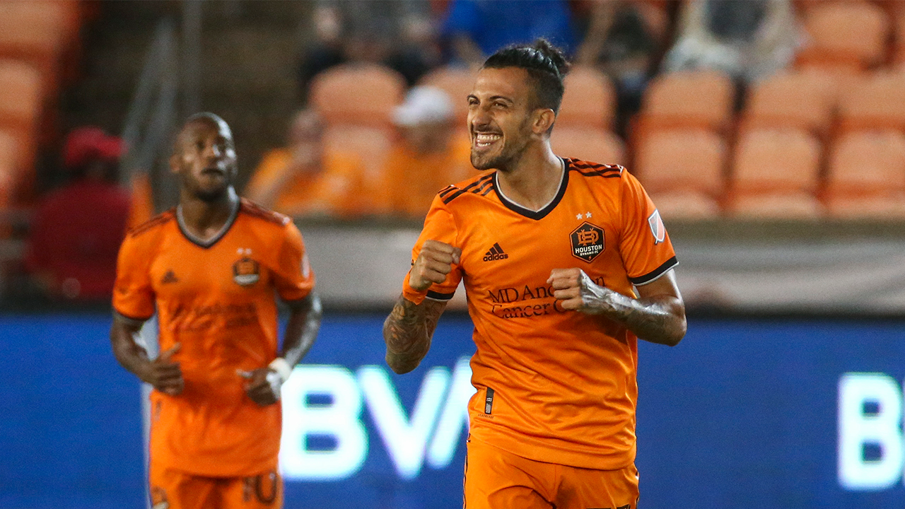 Dynamo build early lead and hold on for 2-1 win over Whitecaps